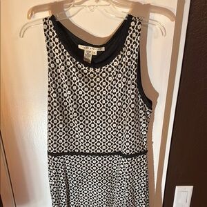 Max Studio Black and White Sleeveless Sheath Midi Dress